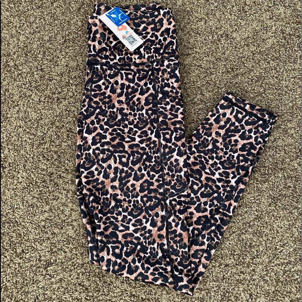 Leopard print leggings with pockets
